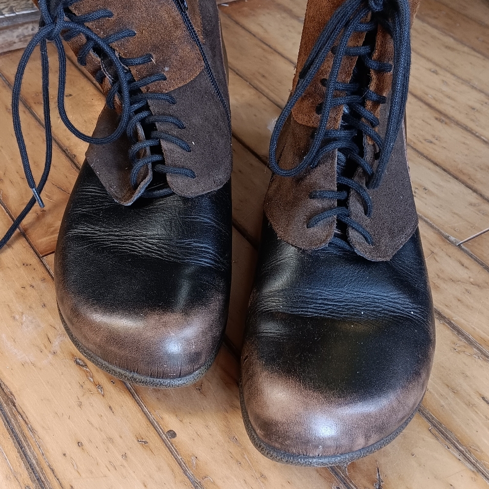 Naot leather/suede boots